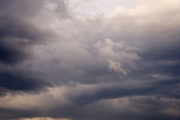 Céu Está Coberto Com Nuvens Tempestade Cinza Como Fundo Natural — Fotografia de Stock