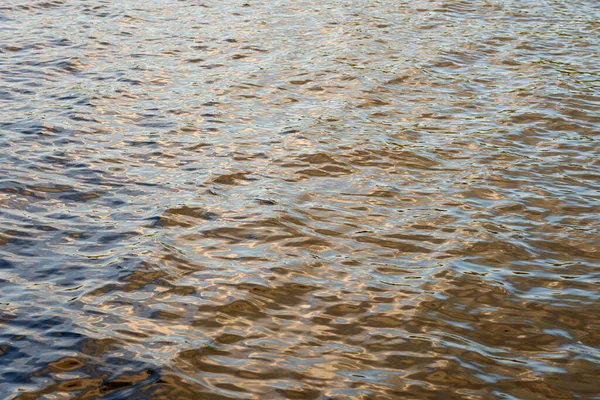 Die Turbulente Wasseroberfläche Des Sees Als Hintergrund — Stockfoto