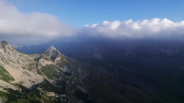 Şafak Vakti Dağ Zirveleri Durmitor Tepelerinin Ardında Yükselen Güneşin Yönüne Telifsiz Stok Video