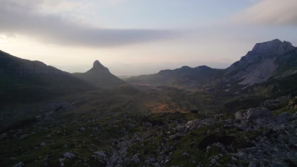 Şafak Vakti Dağ Zirveleri Durmitor Tepelerinin Ardında Yükselen Güneşin Yönüne Video Klip