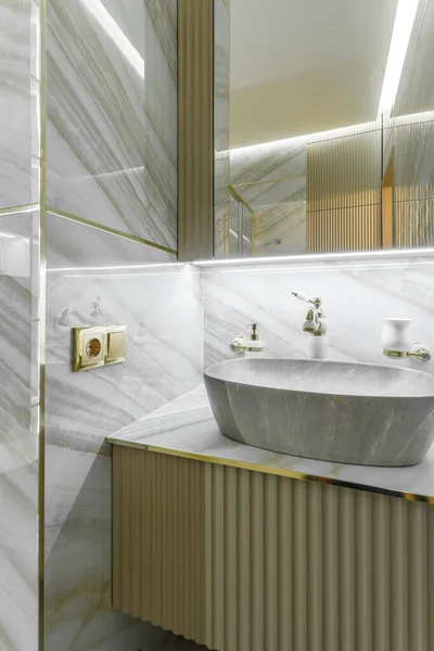 Luxe Badkamer Interieur Met Marmeren Tegelwand Stockfoto