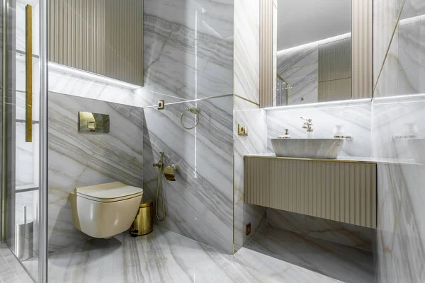 Márvány csempe fal és márvány mosogató, luxus fürdőszoba belső. — Stock Fotó