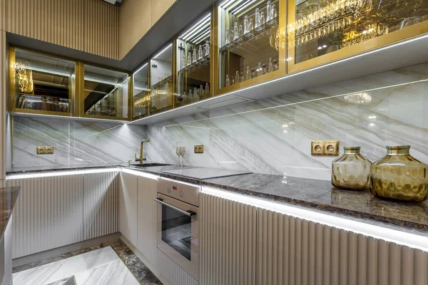 Luxury Kitchen Design, Arbeitsplatte aus italienischem Marmor und Granit — Stockfoto