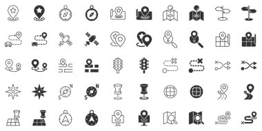 Yön bulma simgesi düz bir şekilde ayarlandı. İzole edilmiş beyaz arka planda GPS yön vektör çizimi. İğne konumu iş konseptini belirle.