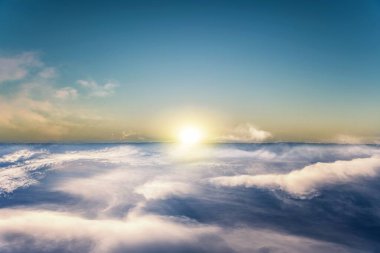 Gün batımı bulutları ya da gün doğumu, arka plan gökyüzü, günaydın.