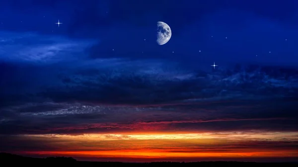 Una Mezzaluna Nel Cielo Notturno Contesto Ramadan — Foto Stock