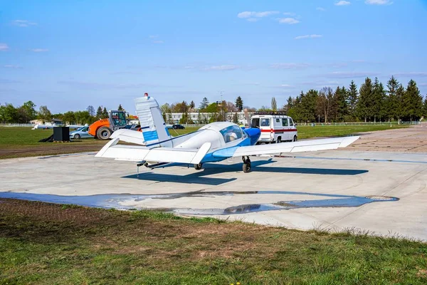 Das Flugzeug Ist Startklar Flugzeug Klein Für Flüge Mit Touristen — Stockfoto