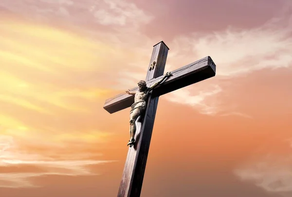 キリストの十字架刑は天国を背景に — ストック写真