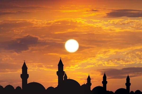 Sylwetka Pięknego Meczetu Tle Zachodzącego Słońca — Zdjęcie stockowe