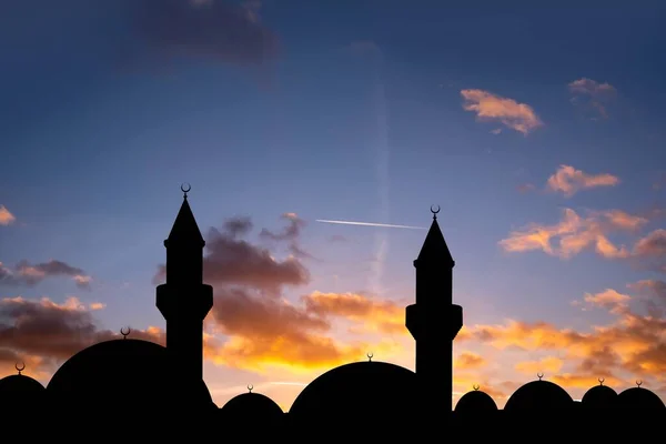 Силуэт Красивой Мечети Фоне Закатного Солнца — стоковое фото