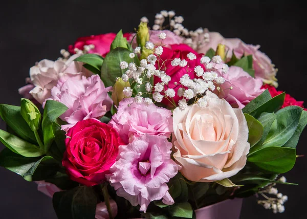 장미꽃들로 아름다운 꽃다발 꽃들의 자유시아 스톡 이미지