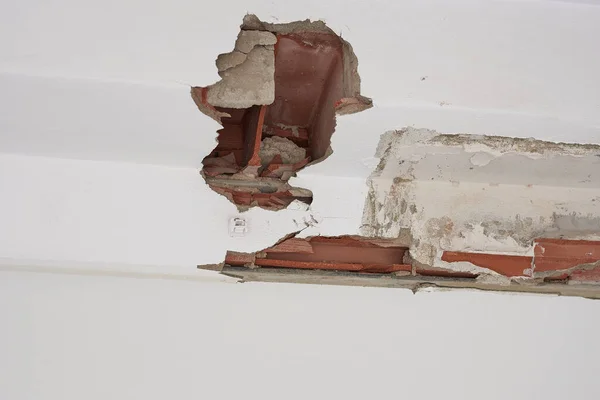 Dziura w ścianie domu w budowie — Zdjęcie stockowe