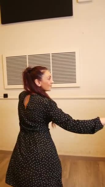 Pasangan senior menari Lindy Hop di studio — Stok Video