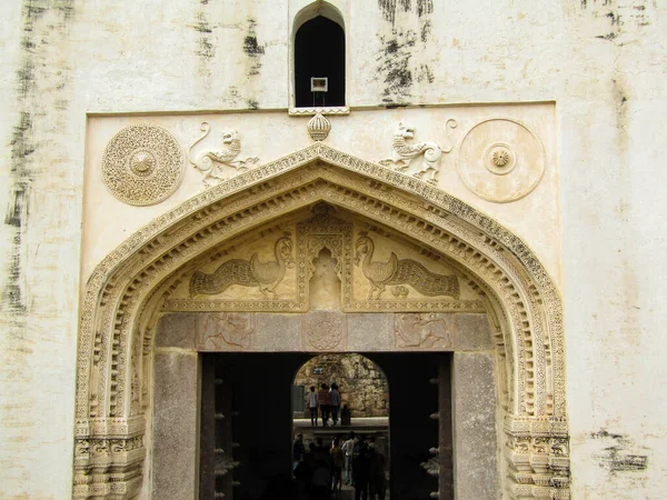 Puerta Entrada Golconda Fuerte Hyderabad Con Intrincado Diseño Estructural —  Fotos de Stock