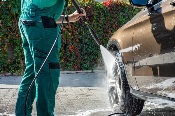 Man Washing Her Car Car Wash Man Washes Car Manual — Stock Photo, Image