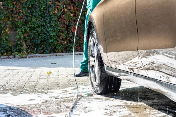 Man Washing Her Car Car Wash Man Washes Car Manual — Stock Photo, Image