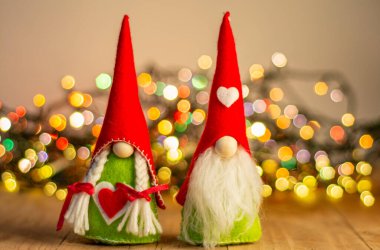 Noel yaklaşıyor - Şirin küçük kış cücesi Noel 'i bekliyor.