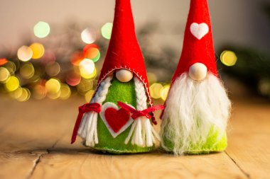 Noel yaklaşıyor - Şirin küçük kış cücesi Noel 'i bekliyor.