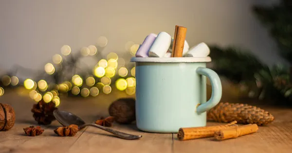 Bannière Noël Avec Tasse Blanche Avec Chocolat Chaud Guimauves Sur — Photo