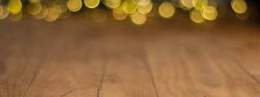 Odaklanamayan ışıklarla dolu renkli bir arkaplan. Bokeh geçmişi. Işık noktaları ve bokeh ile Noel arkaplanı.