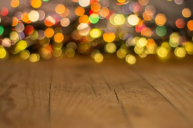 Odaklanamayan ışıklarla dolu renkli bir arkaplan. Bokeh geçmişi. Işık noktaları ve bokeh ile Noel arkaplanı.