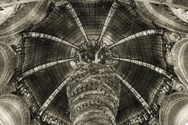 Paryż Francja Stycznia 2015 Art Nouveau Wystrój Neobizantyjskie Przyciemniane Kopuły — Zdjęcie stockowe