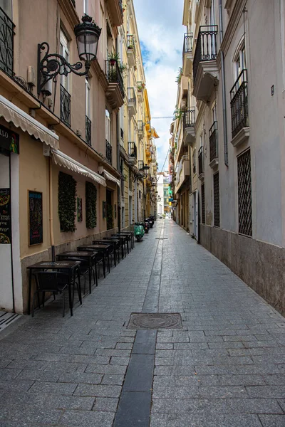 バレンシアの狭い通りと建物 — ストック写真