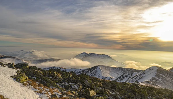 Hermoso Amanecer Las Montañas Invierno —  Fotos de Stock