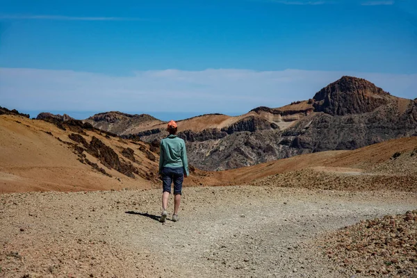 Woman Hiking Teide National Park Tenerife — ストック写真