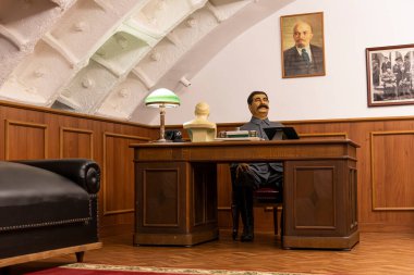 Stalin 'in 42 numaralı sığınaktaki ofisi, ABD ile SSCB arasındaki Soğuk Savaş Müzesi. 18 Aralık 2021. Moskova. Rusya