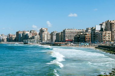 İskenderiye panoramik manzarası, Mısır. Denizden kentsel gelişime bakış .