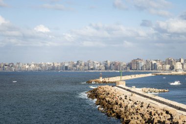 İskenderiye panoramik manzarası, Mısır. Denizden kentsel gelişime bakış .