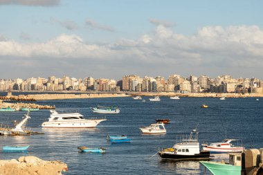 İskenderiye panoramik manzarası, Mısır. Denizden kentsel gelişime bakış .