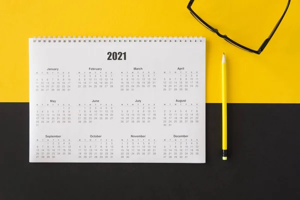 Top view planner 2021 zajęcia z czytania kalendarza. Wysokiej jakości piękne zdjęcie koncepcja — Zdjęcie stockowe