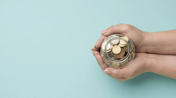 Münzen Glasgefäß mit Kopierraum. Hochwertiges schönes Foto-Konzept — Stockfoto