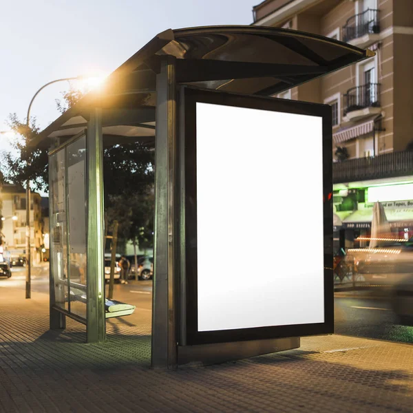 Barramento de cartaz em branco parar abrigo noite 2. Conceito de foto bonita de alta qualidade — Fotografia de Stock