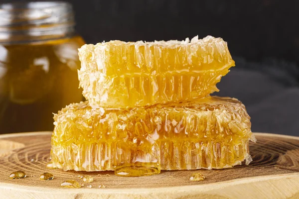 Framsidan honeycombs trägolv. Hög kvalitet vacker foto koncept — Stockfoto