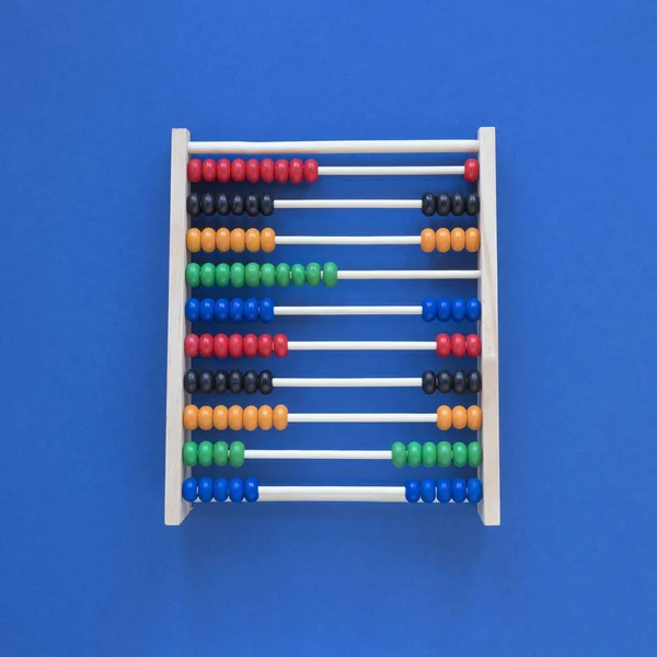 Επίπεδη θέσει πολύχρωμα abacus καταμέτρηση. Υψηλής ποιότητας φωτογραφία — Φωτογραφία Αρχείου