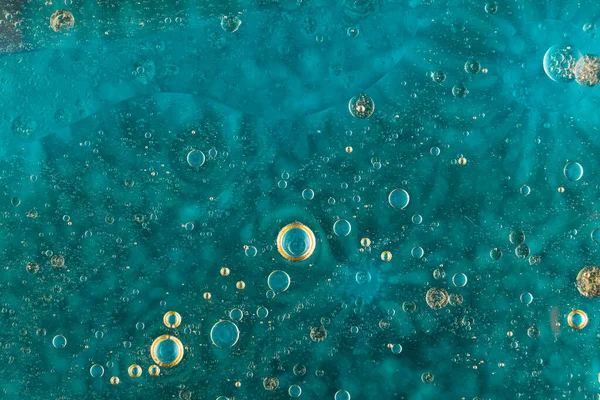 Burbujas de aceite superficie de agua verde. Foto de alta calidad — Foto de Stock