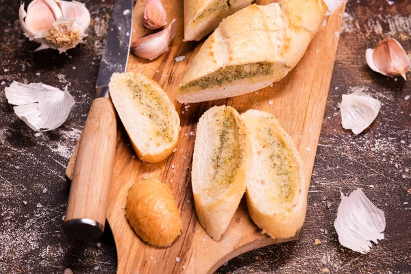 맛있는 마늘 빵을 클로즈업합니다. 고품질 사진 — 스톡 사진