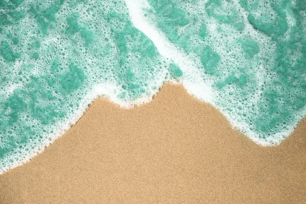 Close up top view αφρώδη νερά τροπική αμμώδη παραλία. Υψηλής ποιότητας φωτογραφία — Φωτογραφία Αρχείου