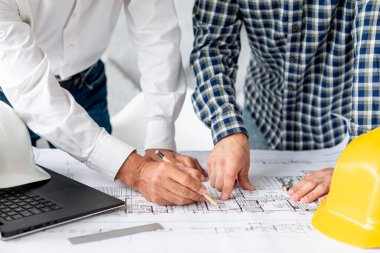 proje istemcisini gösteren mimar