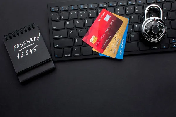 Schloss von oben mit Kreditkarten-Passwort. Hochwertiges Foto — Stockfoto