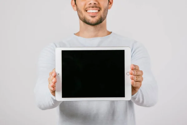 Jovem com tablet horizontal. Foto de alta qualidade — Fotografia de Stock