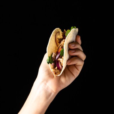 El ele tutuşup, taco ile et yiyeceğiz. Yüksek kalite fotoğraf