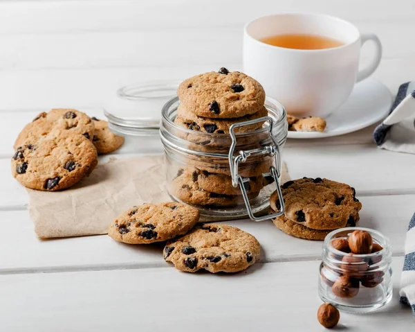 Délicieux biscuits tasse de thé table. Photo de haute qualité — Photo