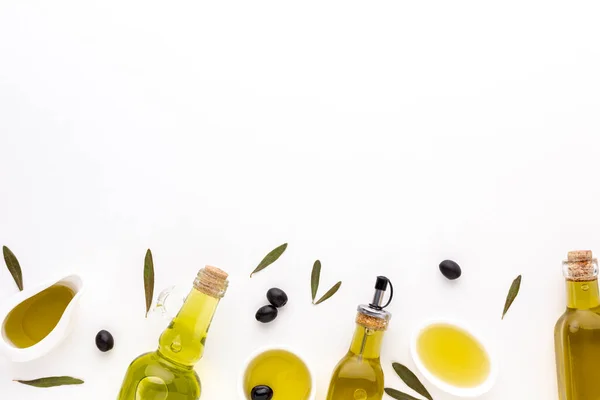 Olívaolaj csészealjak. Kiváló minőségű fénykép — Stock Fotó