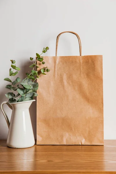 Planta bolsa de papel. Foto de alta calidad —  Fotos de Stock