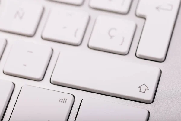 Biała klawiatura nowoczesny laptop. Wysokiej jakości zdjęcie — Zdjęcie stockowe