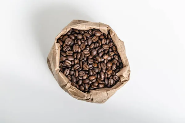 Kahve çekirdekleri kağıt torba. Yüksek kalite fotoğraf — Stok fotoğraf